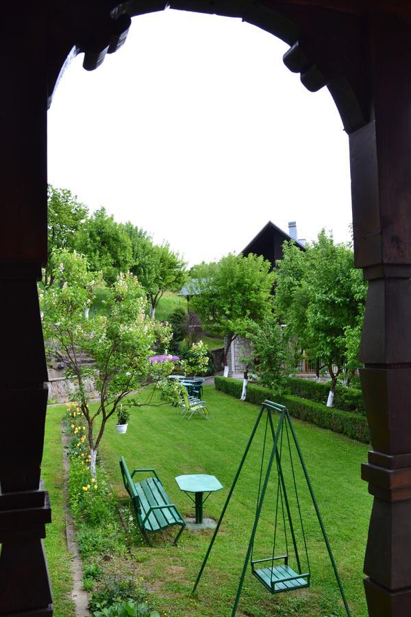 Casa Bota Hotell Vişeu de Sus Exteriör bild